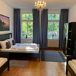 Semesterbostad Deutsche Ostseevilla - Grosse Mit Sauna, Spielplatz, Pkw-stellplaetze, Grosser Garten Rostock