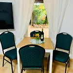 Deutsche Ostseevilla - Grosse Mit Sauna, Spielplatz, Pkw-stellplaetze, Grosser Garten Semesterbostad Rostock