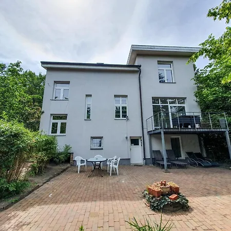 Nyaraló Deutsche Ostseevilla - Grosse Mit Sauna, Spielplatz, Pkw-stellplaetze, Grosser Garten Rostock